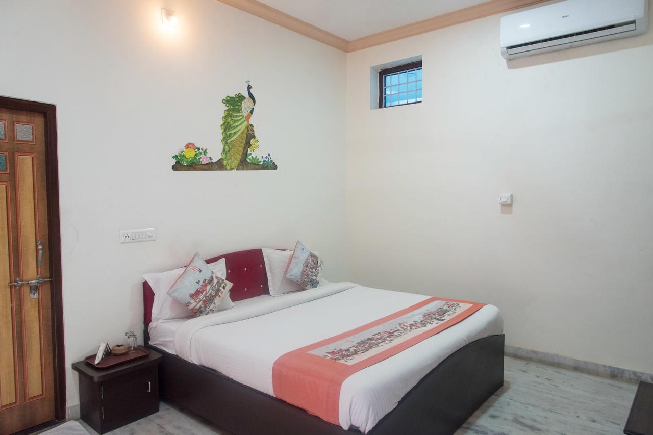 Oyo 11743 Hotel Shree Krishna อุเดเปอร์ ภายนอก รูปภาพ